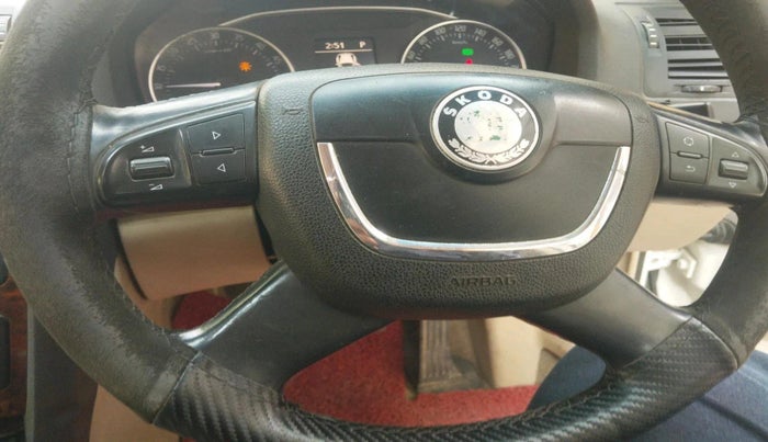 2011 Skoda Laura L&K 2.0 TDI AT, Diesel, Automatic, 1,48,216 km, interior