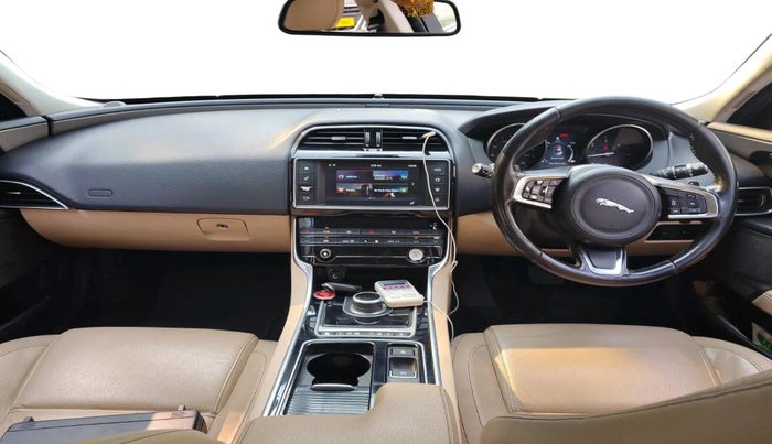 2017 Jaguar XE PRESTIGE DIESEL, Diesel, Automatic, 95,204 km, interior