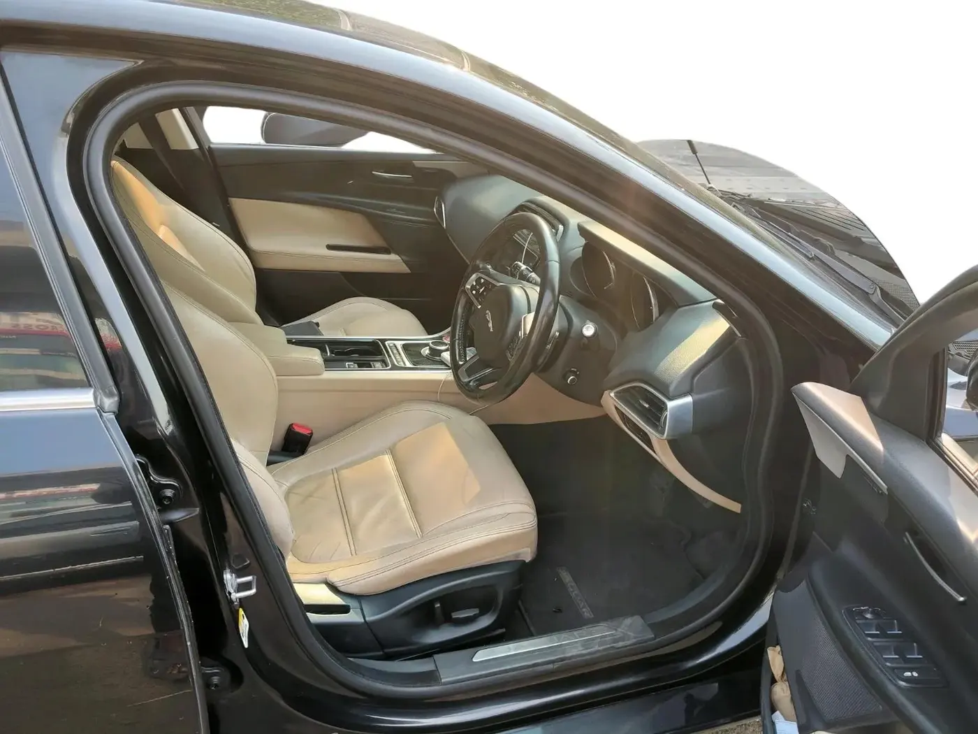 2017 Jaguar XE PRESTIGE DIESEL, Diesel, Automatic, 95,204 km, interior