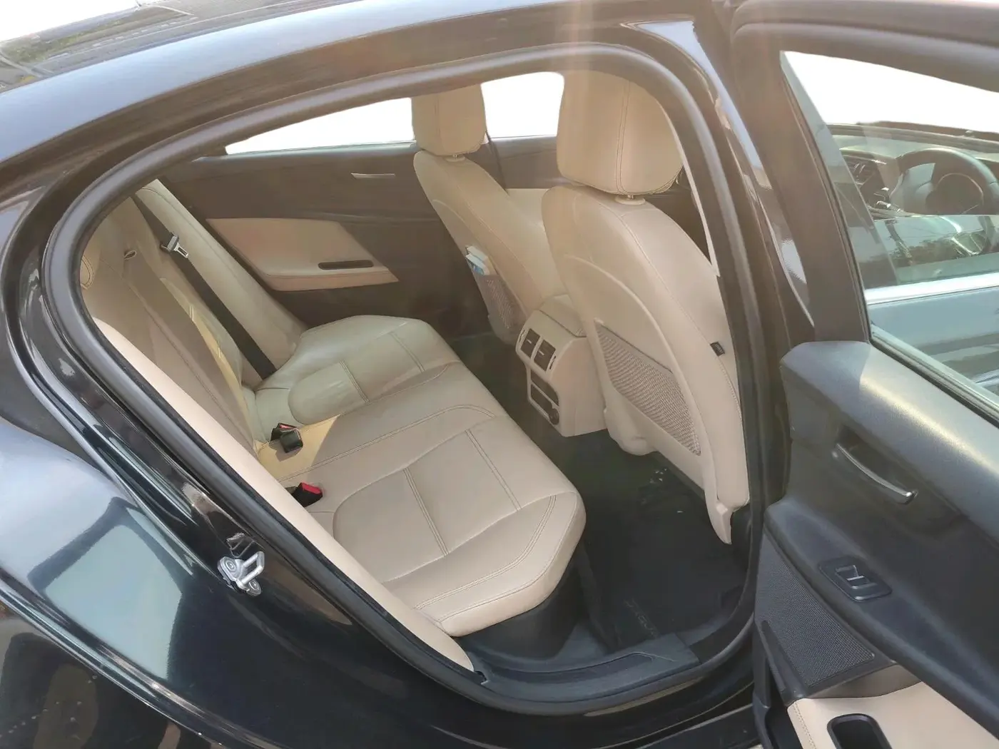 2017 Jaguar XE PRESTIGE DIESEL, Diesel, Automatic, 95,204 km, interior