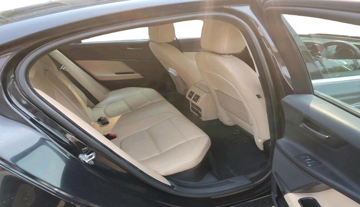 2017 Jaguar XE PRESTIGE DIESEL, Diesel, Automatic, 95,204 km, interior