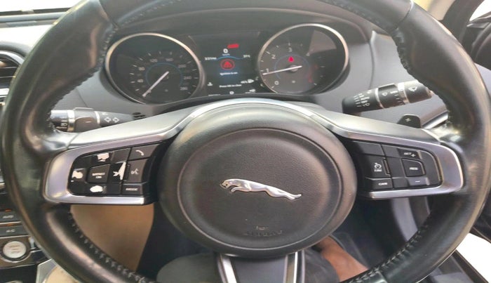 2017 Jaguar XE PRESTIGE DIESEL, Diesel, Automatic, 95,204 km, interior