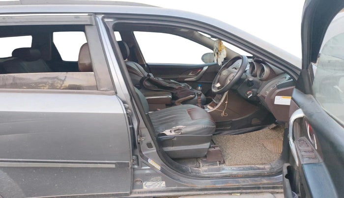 2013 Mahindra XUV500 W8, Diesel, Manual, 1,27,460 km, interior