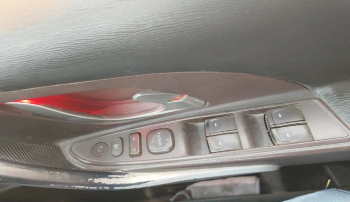 2013 Mahindra XUV500 W8, Diesel, Manual, 1,27,460 km, interior