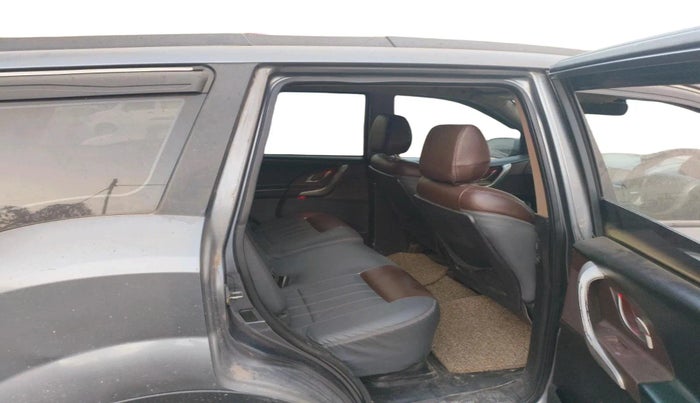 2013 Mahindra XUV500 W8, Diesel, Manual, 1,27,460 km, interior