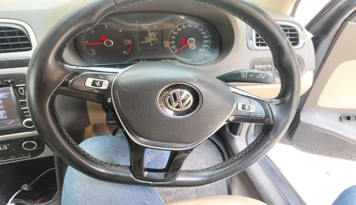 2015 Volkswagen Vento HIGHLINE 1.5 AT, Diesel, Automatic, 1,03,900 km, interior