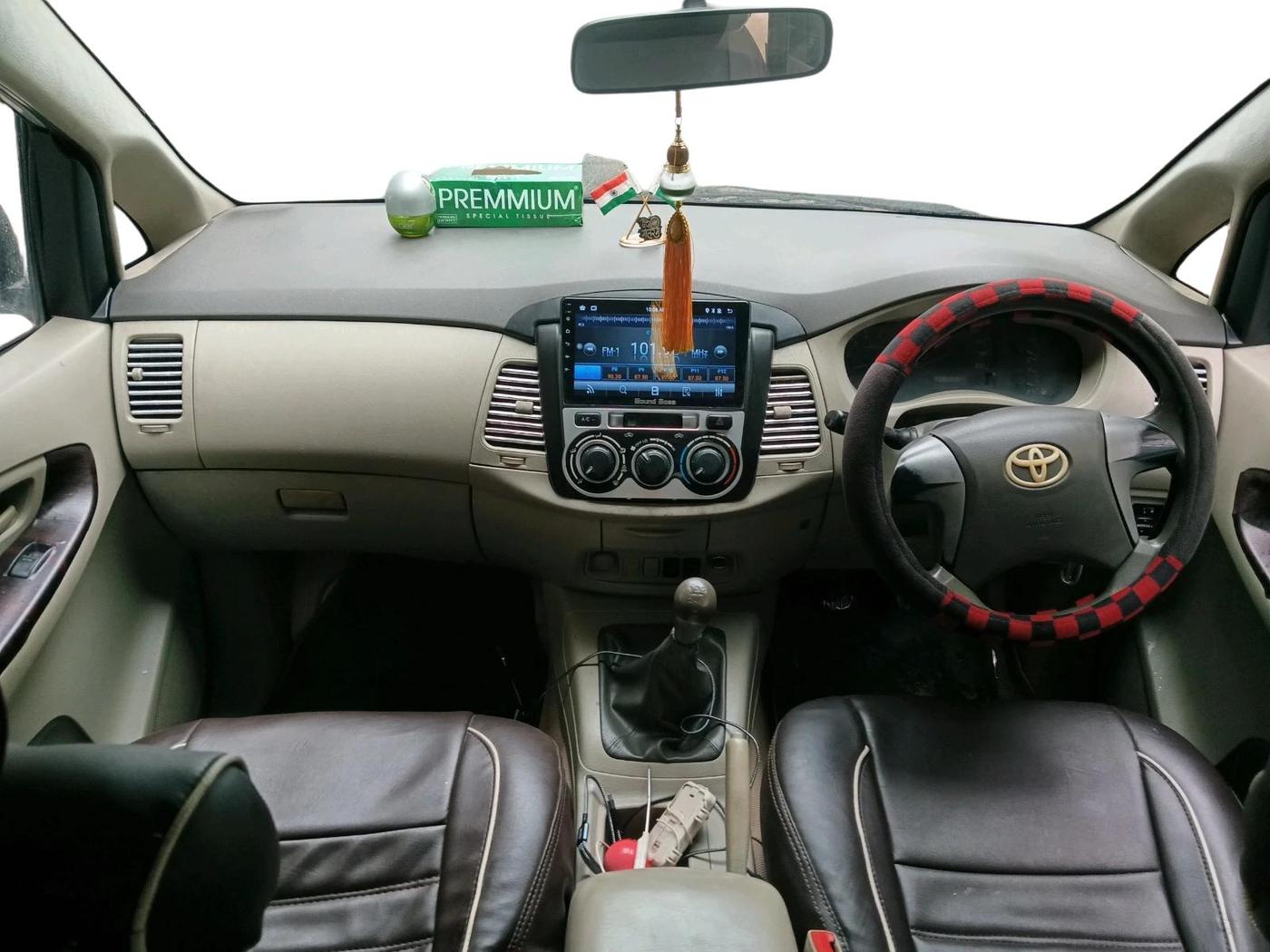 2012 Toyota Innova 2.5 GX 7 STR, Diesel, Manual, 4,28,711 km, interior