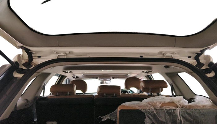 2018 Mahindra XUV500 W11 AT, Diesel, Automatic, 75,989 km, exterior