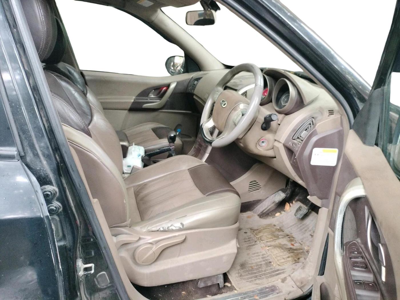 2012 Mahindra XUV500 W6, Diesel, Manual, 1,08,716 km, interior