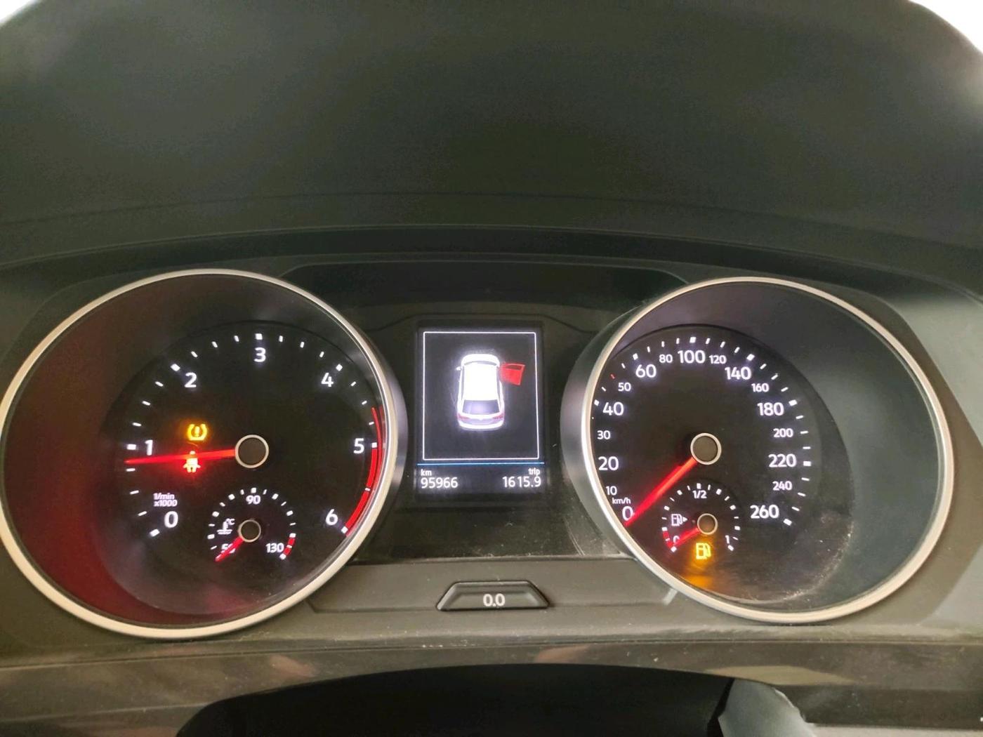 2017 Volkswagen TIGUAN COMFORTLINE TDI AT, Diesel, Automatic, 95,966 km, interior