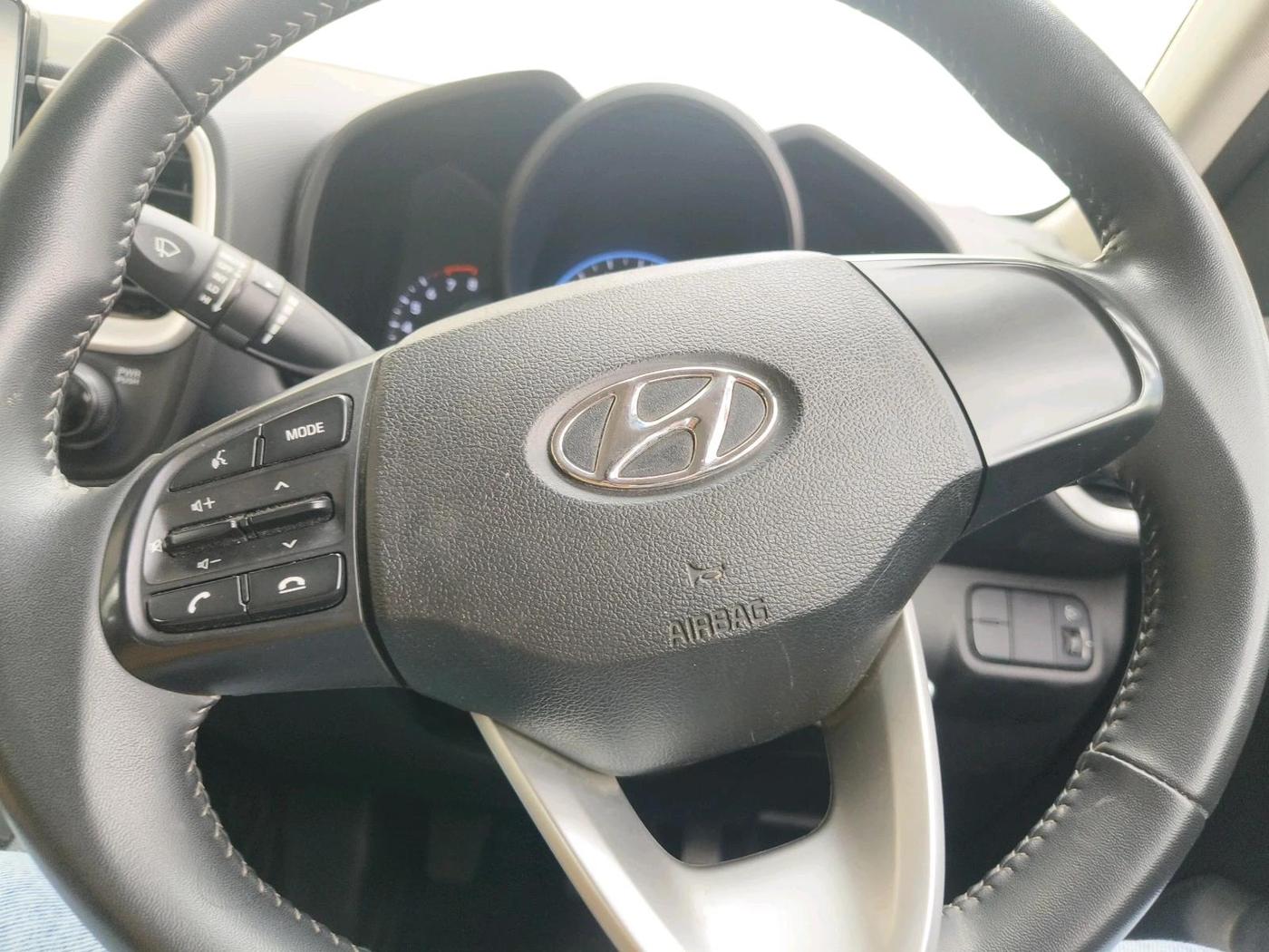 2022 Hyundai VENUE S+ 1.2, Petrol, Manual, 47,659 km, interior