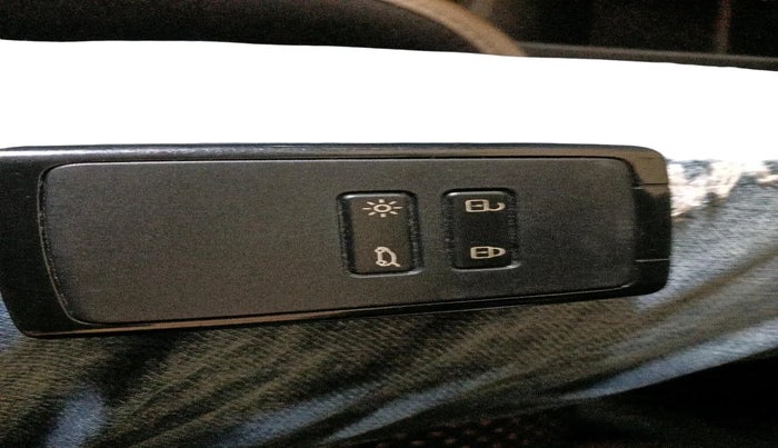 2020 Renault TRIBER RXZ AMT, Petrol, Automatic, 58,547 km, interior