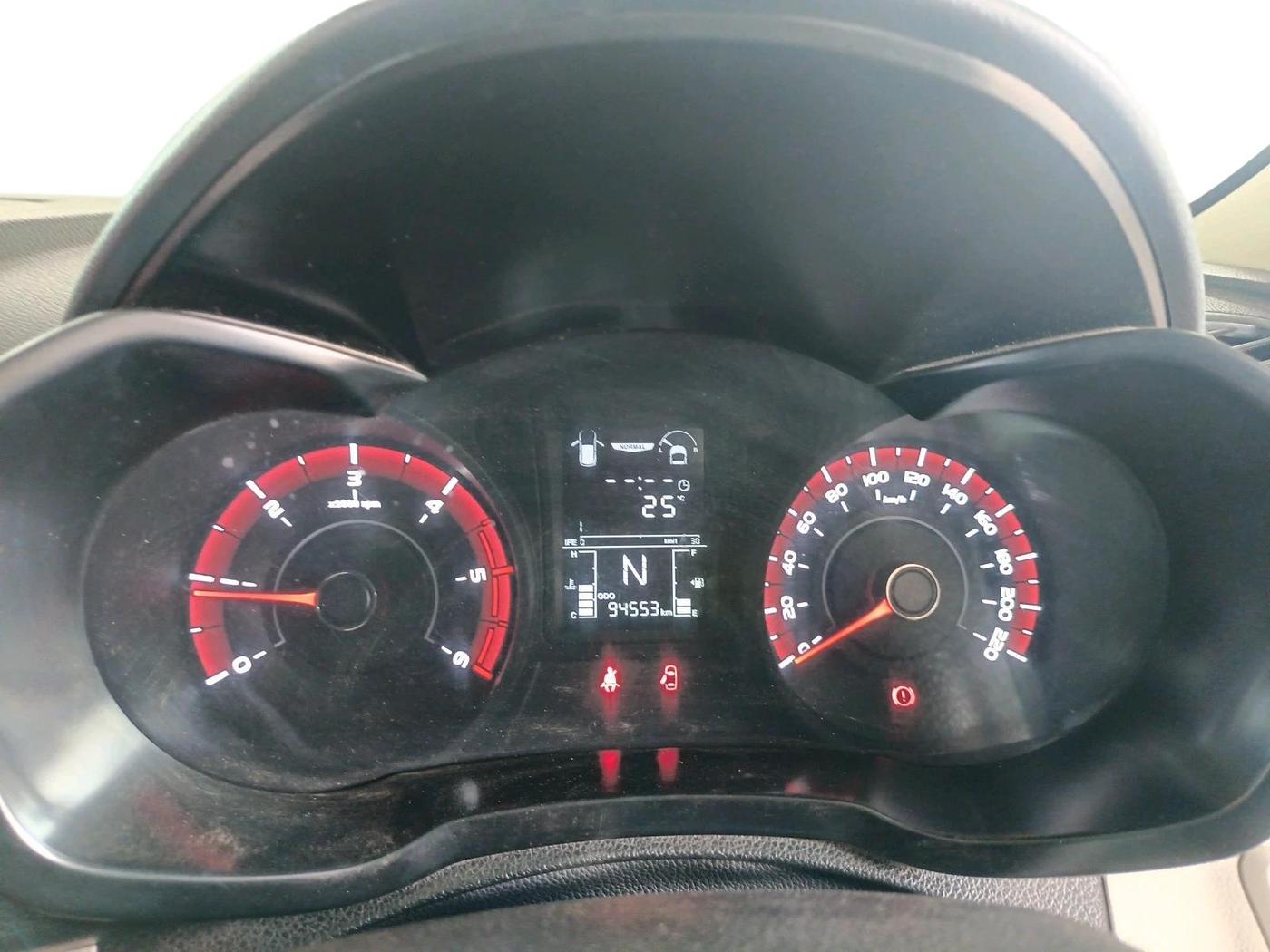 2020 Mahindra XUV300 W6 1.5 Diesel, Diesel, Manual, 94,553 km, interior