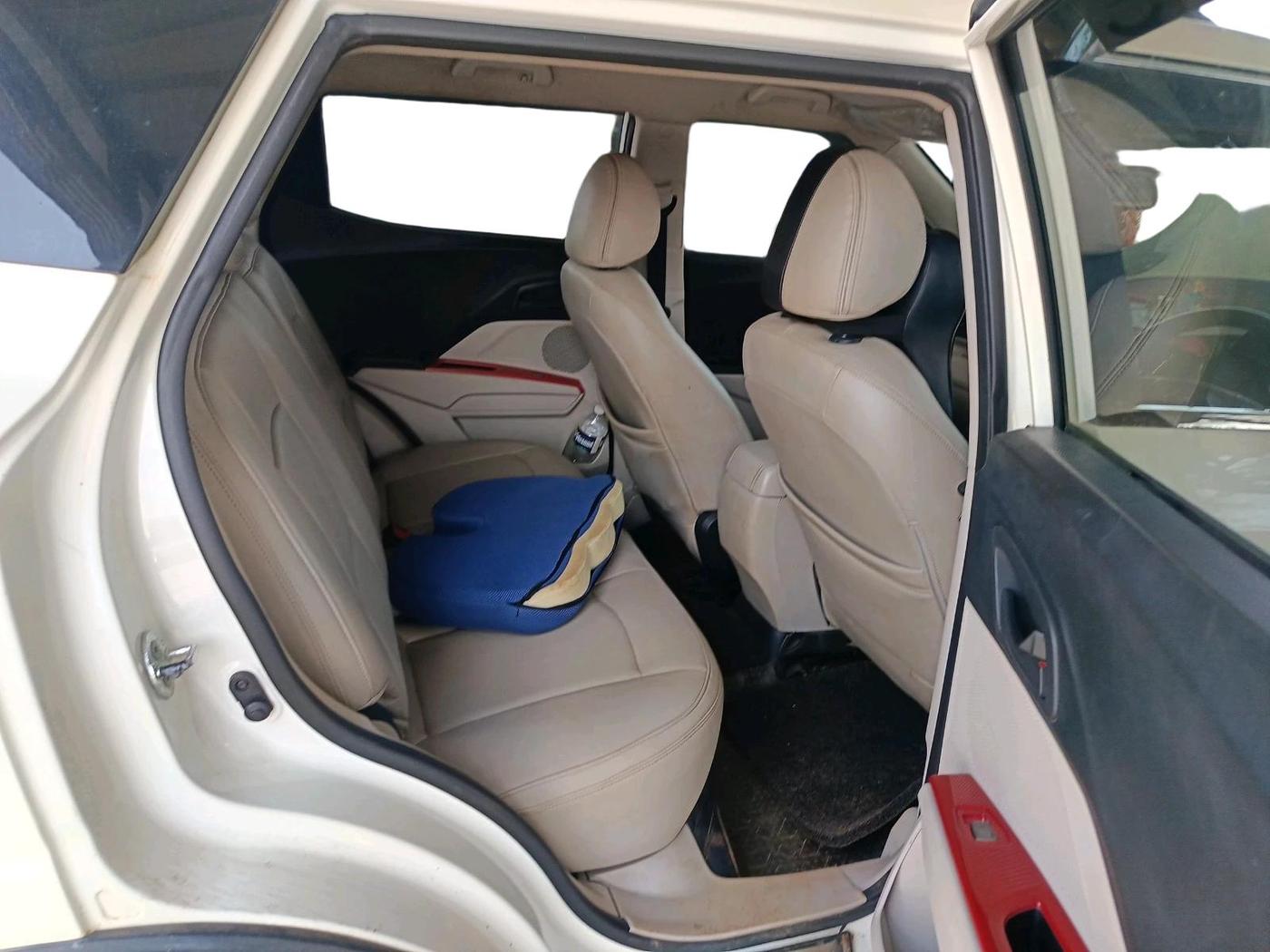 2020 Mahindra XUV300 W6 1.5 Diesel, Diesel, Manual, 94,553 km, interior