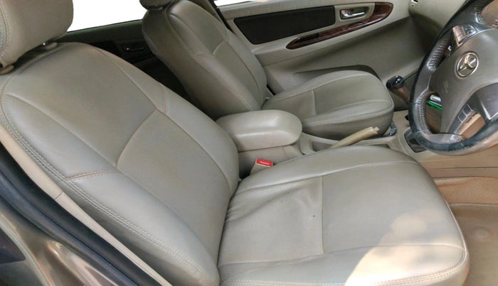 2014 Toyota Innova 2.5 VX 7 STR, Diesel, Manual, 1,94,169 km, interior