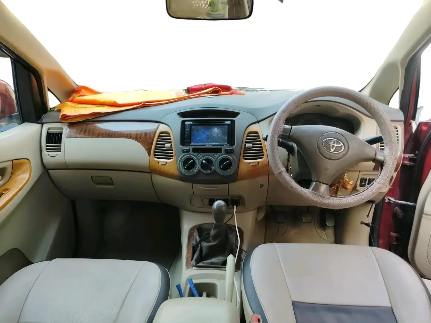 2008 Toyota Innova G4 2.5 7 STR, Diesel, Manual, 2,72,304 km, interior