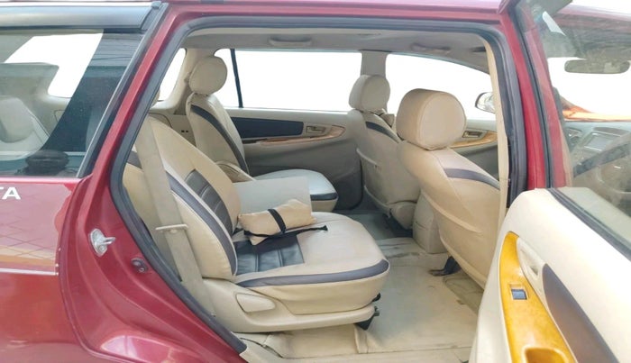 2008 Toyota Innova G4 2.5 7 STR, Diesel, Manual, 2,72,304 km, interior