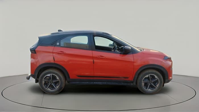 2023 Tata NEXON FEARLESS + SUNROOF AMT DUAL TONE 1.5 DIESEL, Diesel, Automatic, 22,526 km, exterior