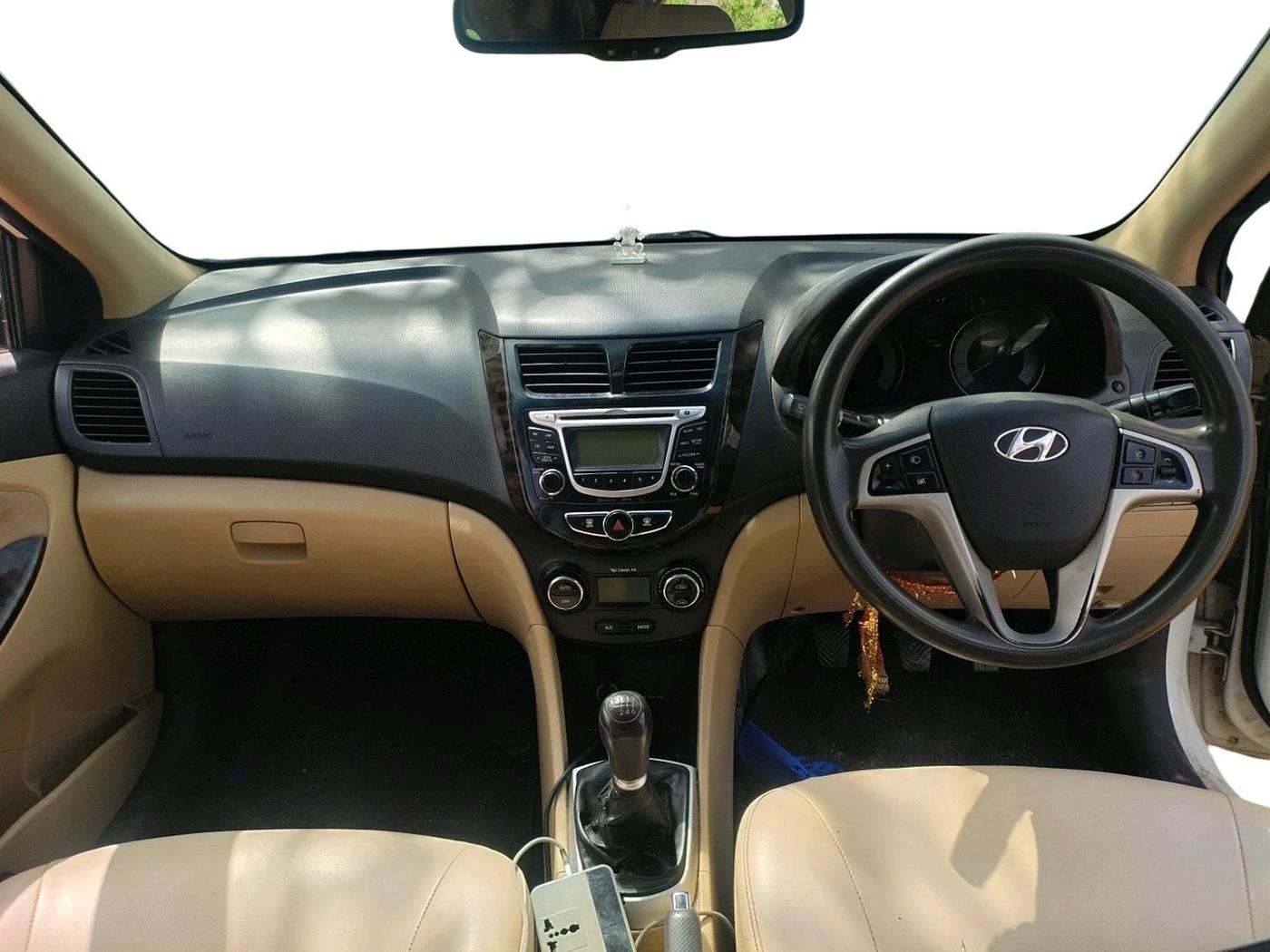 2013 Hyundai Verna FLUIDIC 1.6 CRDI SX, Diesel, Manual, 1,99,381 km, interior