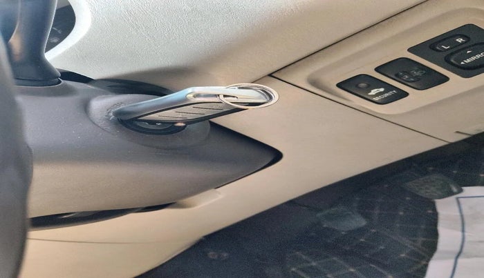 2012 Toyota Innova 2.5 G2 7STR, Diesel, Manual, 1,85,894 km, interior