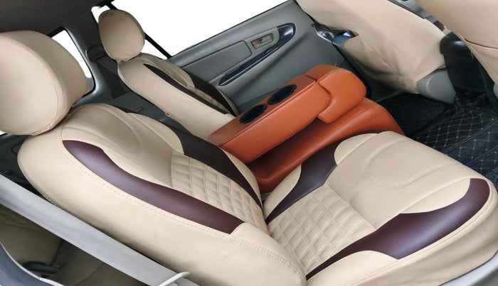 2012 Toyota Innova 2.5 G2 7STR, Diesel, Manual, 1,85,894 km, interior