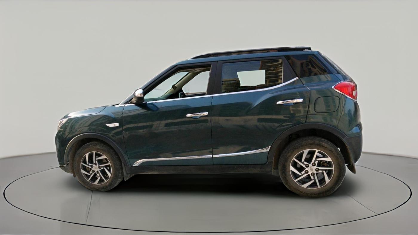 2023 Mahindra XUV300 W6 1.2 PETROL AMT, Petrol, Automatic, 42,000 km, exterior