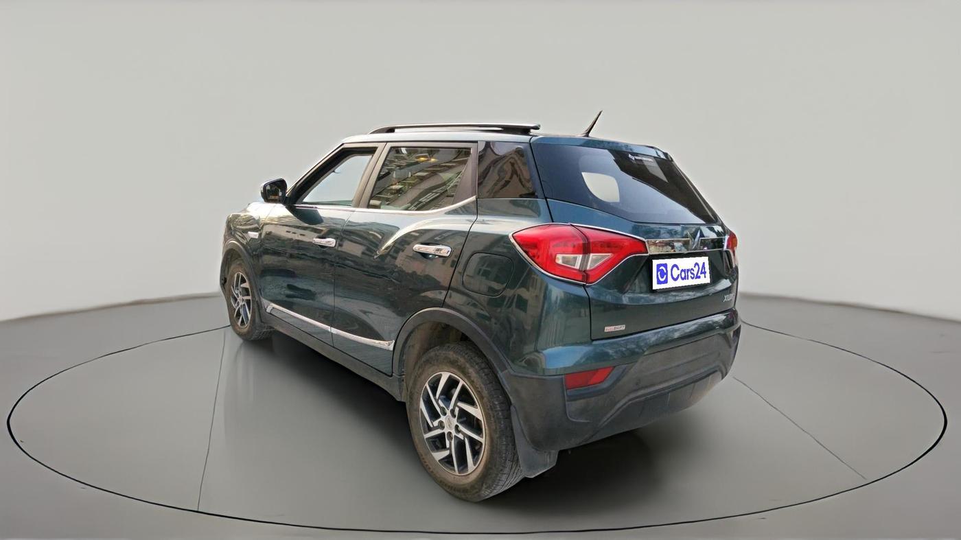 2023 Mahindra XUV300 W6 1.2 PETROL AMT, Petrol, Automatic, 42,000 km, exterior