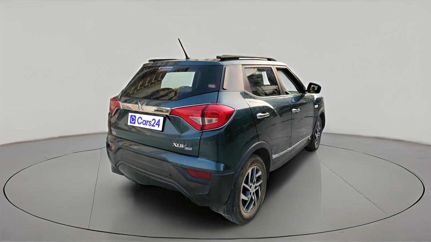 2023 Mahindra XUV300 W6 1.2 PETROL AMT, Petrol, Automatic, 42,000 km, exterior