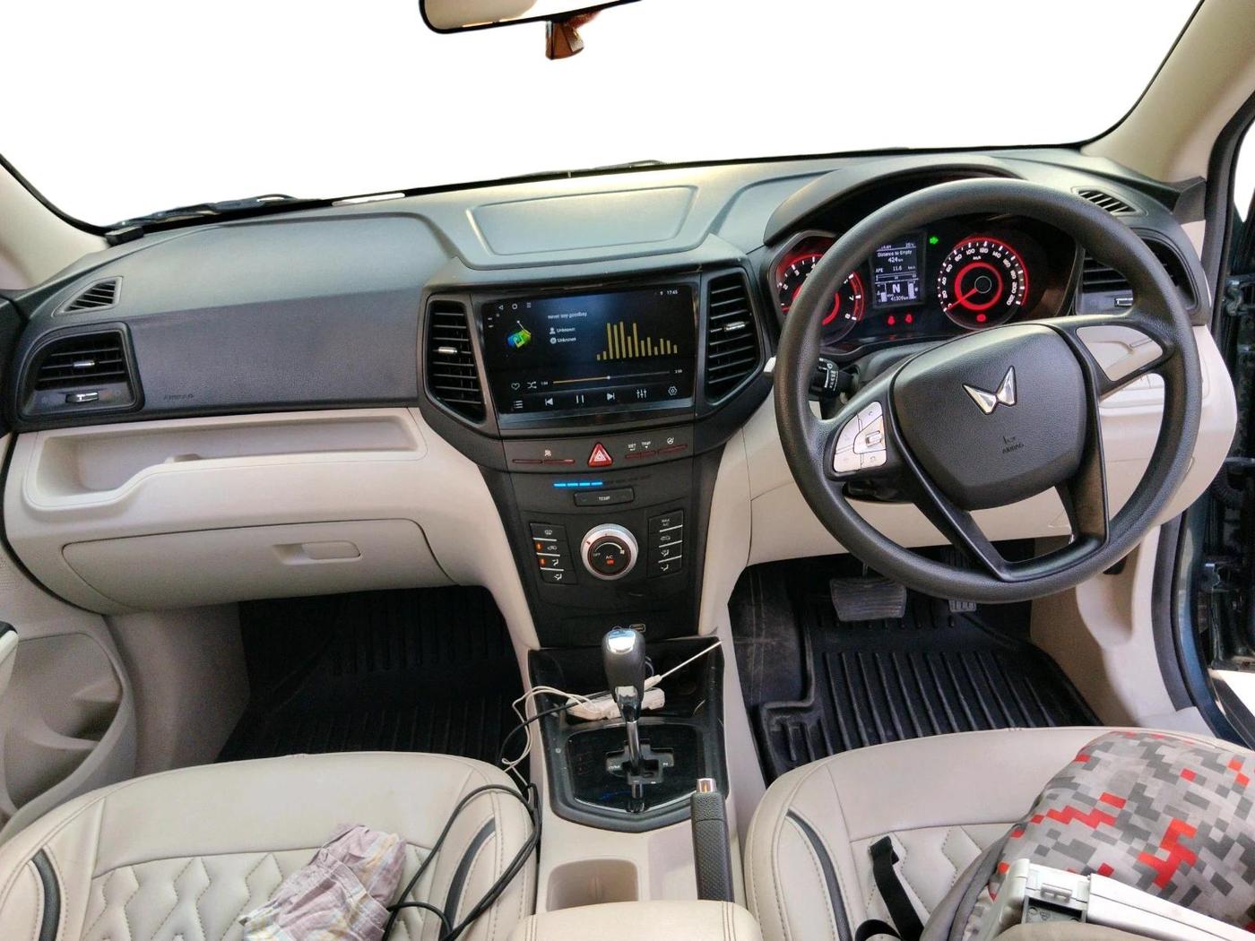 2023 Mahindra XUV300 W6 1.2 PETROL AMT, Petrol, Automatic, 42,000 km, interior