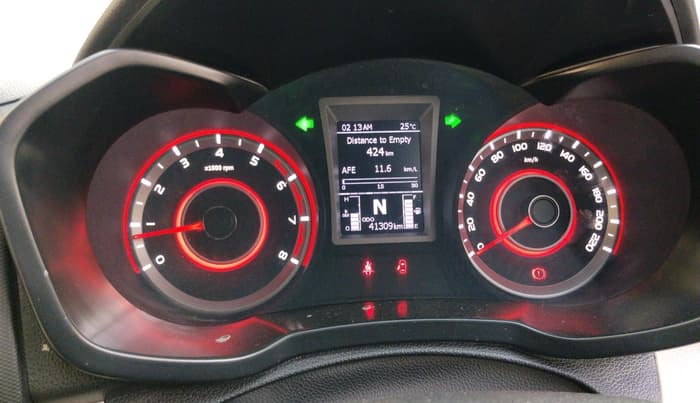 2023 Mahindra XUV300 W6 1.2 PETROL AMT, Petrol, Automatic, 41,309 km, interior