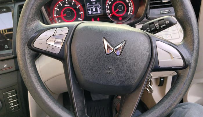 2023 Mahindra XUV300 W6 1.2 PETROL AMT, Petrol, Automatic, 41,309 km, interior