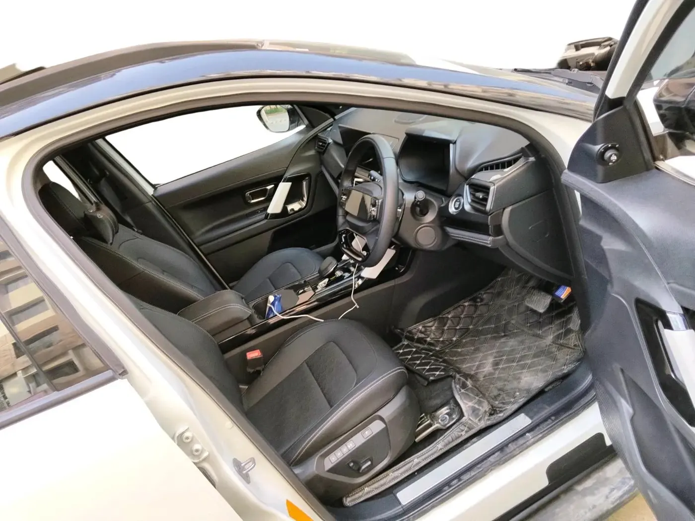 2024 Tata Harrier FEARLESS PLUS DUAL TONE AT, Diesel, Automatic, 8,583 km, interior