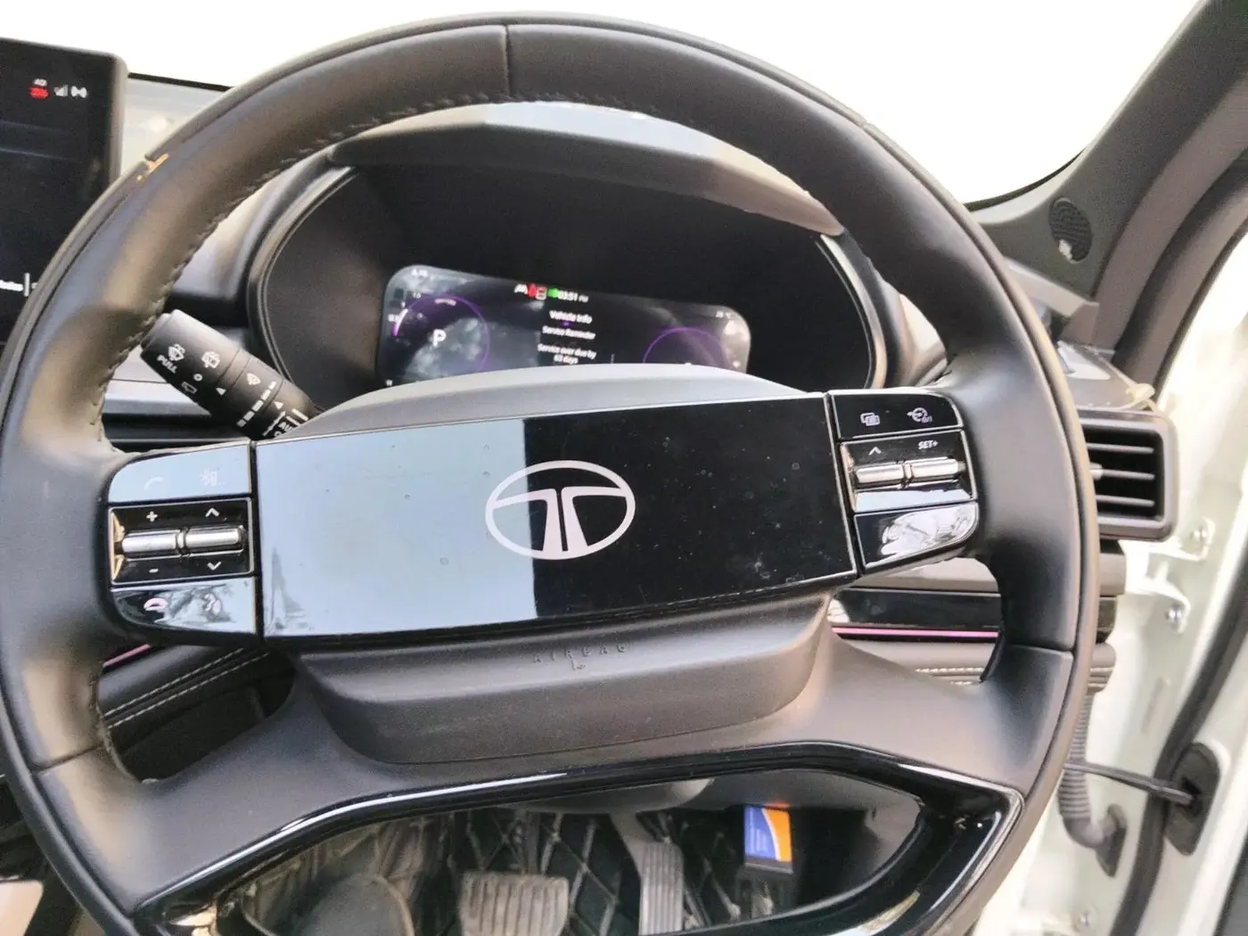 2024 Tata Harrier FEARLESS PLUS DUAL TONE AT, Diesel, Automatic, 8,583 km, interior