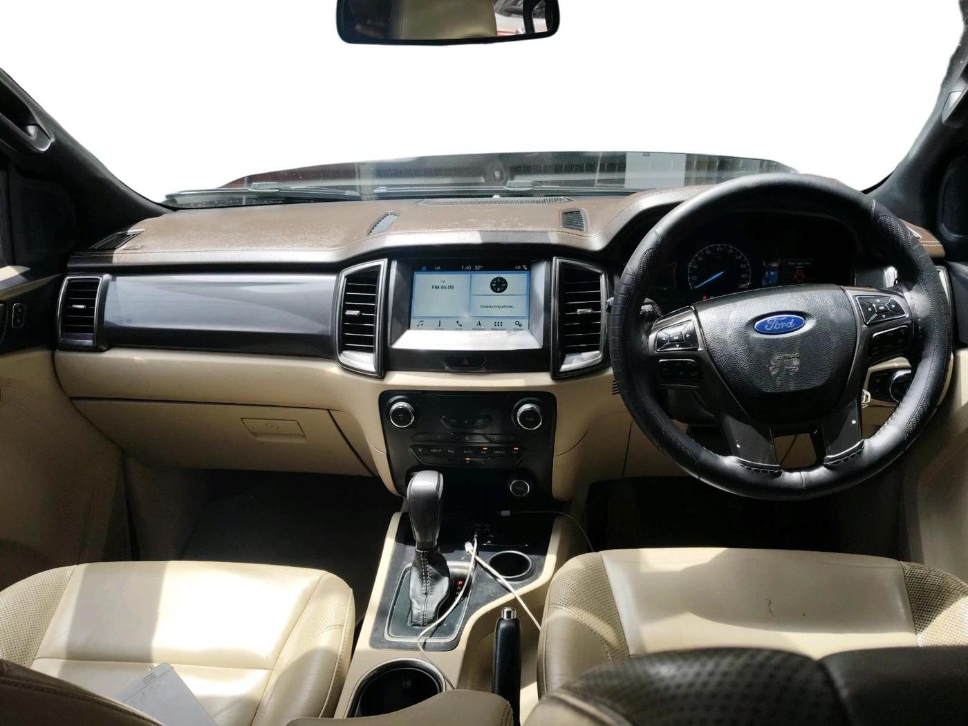 2018 Ford Endeavour TITANIUM 2.2 4X2 AT, Diesel, Automatic, 1,29,203 km, interior