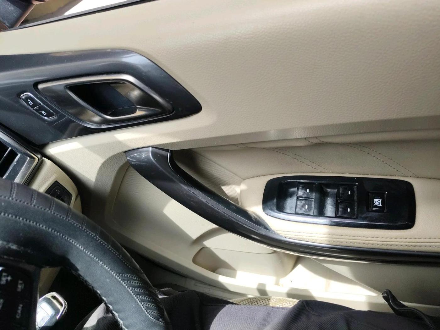 2018 Ford Endeavour TITANIUM 2.2 4X2 AT, Diesel, Automatic, 1,29,203 km, interior
