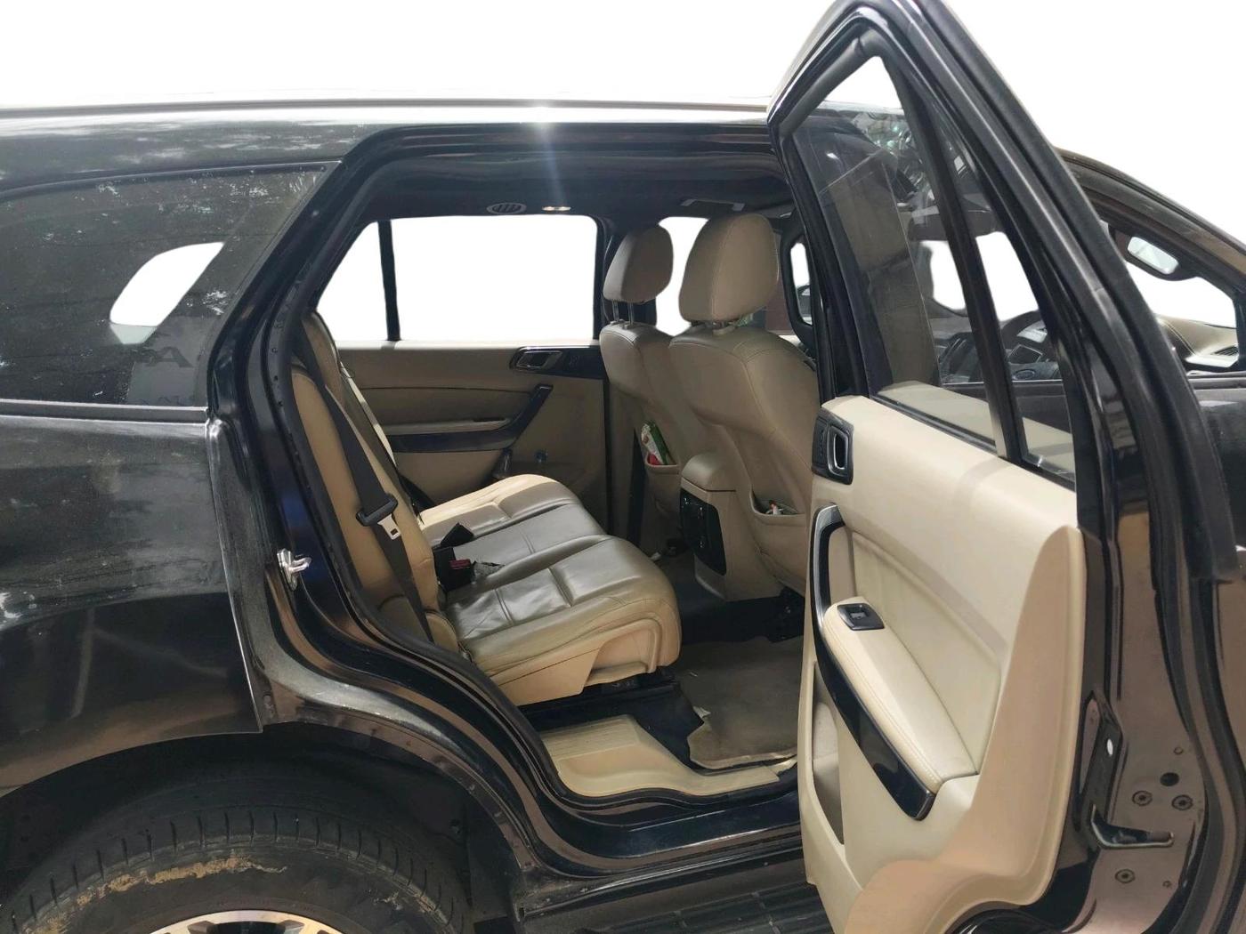 2018 Ford Endeavour TITANIUM 2.2 4X2 AT, Diesel, Automatic, 1,29,203 km, interior