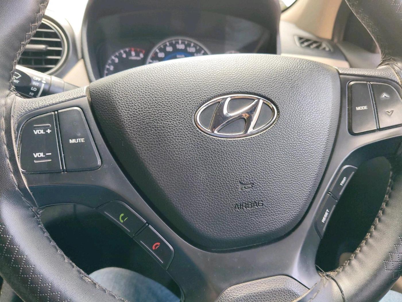 2016 Hyundai Grand i10 SPORTZ 1.1 CRDI, Diesel, Manual, 1,06,232 km, interior