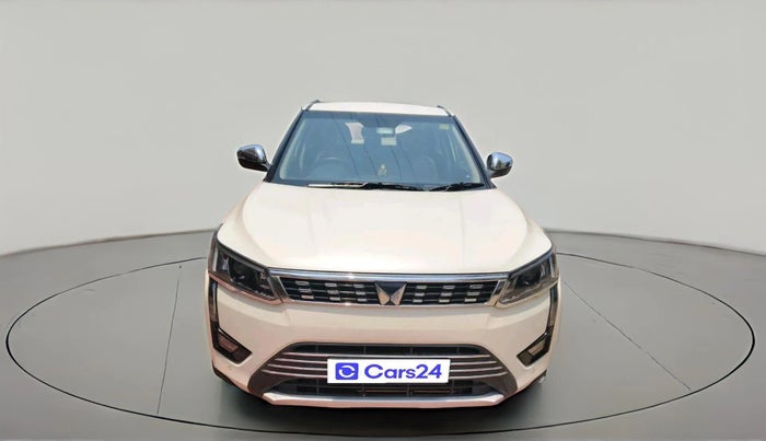 2023 Mahindra XUV300 W8 (O) 1.5 DIESEL, Diesel, Manual, 27,439 km, exterior