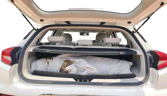 2023 Mahindra XUV300 W8 (O) 1.5 DIESEL, Diesel, Manual, 27,439 km, exterior