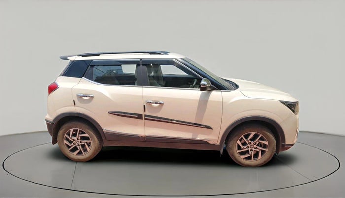 2023 Mahindra XUV300 W8 (O) 1.5 DIESEL, Diesel, Manual, 27,439 km, exterior