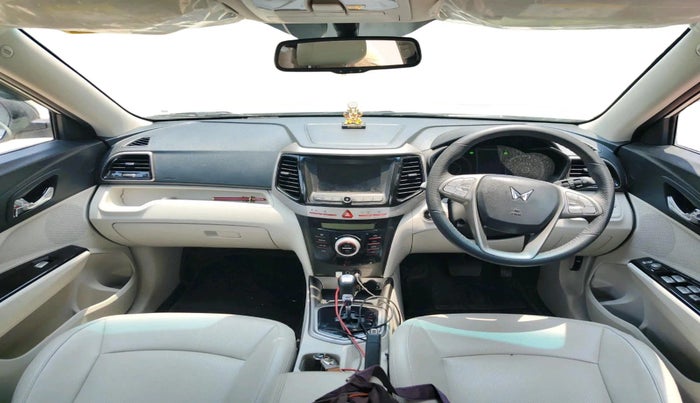 2023 Mahindra XUV300 W8 (O) 1.5 DIESEL, Diesel, Manual, 27,439 km, interior