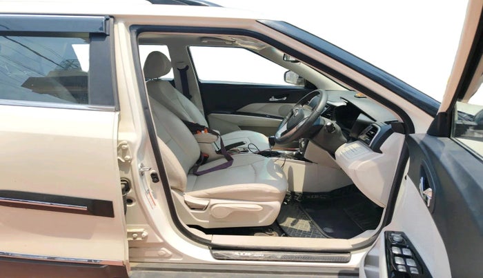 2023 Mahindra XUV300 W8 (O) 1.5 DIESEL, Diesel, Manual, 27,439 km, interior