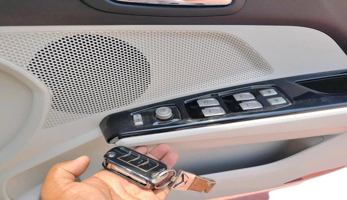 2023 Mahindra XUV300 W8 (O) 1.5 DIESEL, Diesel, Manual, 27,439 km, interior