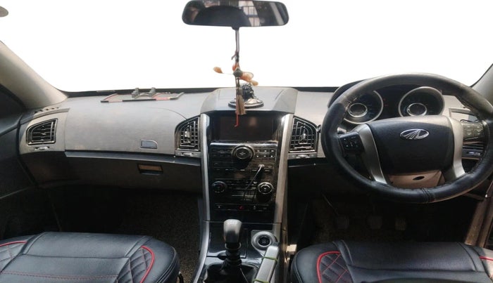 2018 Mahindra XUV500 W7, Diesel, Manual, 1,65,994 km, interior