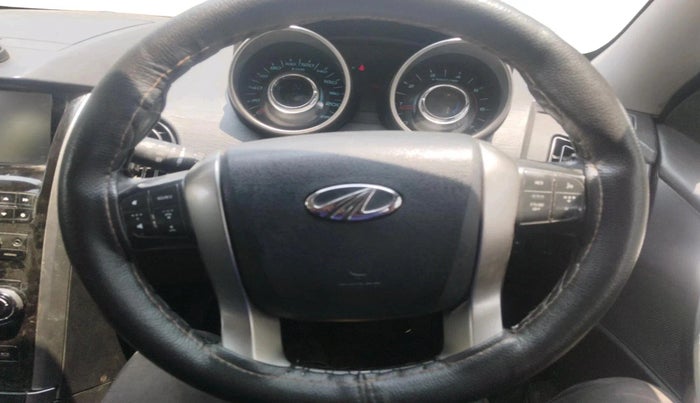 2018 Mahindra XUV500 W7, Diesel, Manual, 1,65,994 km, interior
