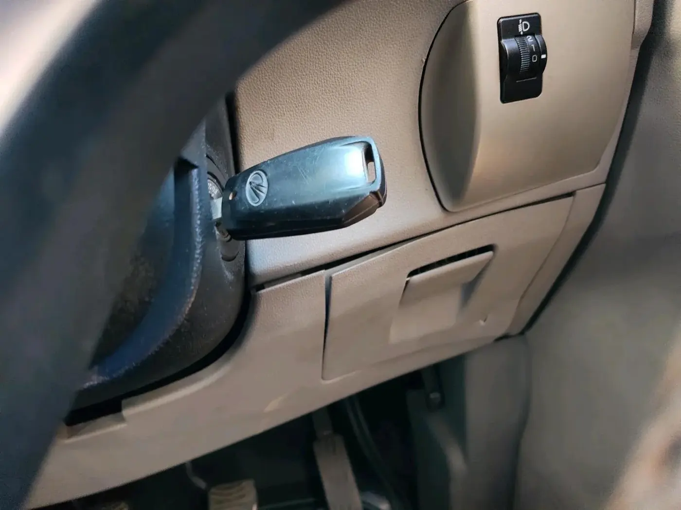 2016 Mahindra Kuv100 K4 6 STR, Petrol, Manual, 1,18,778 km, interior