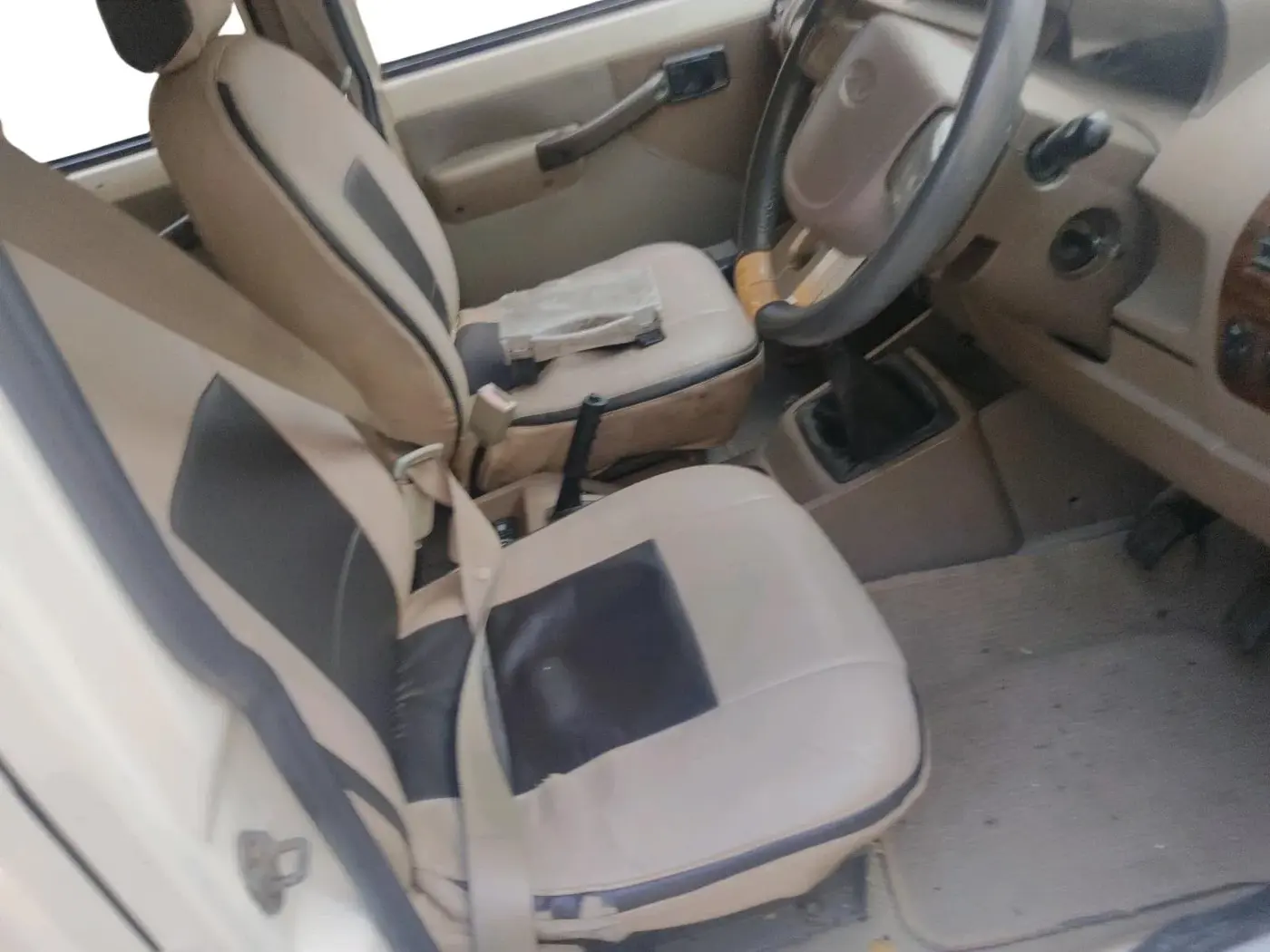 2011 Mahindra Bolero SLX BS-III, Diesel, Manual, 3,13,413 km, interior