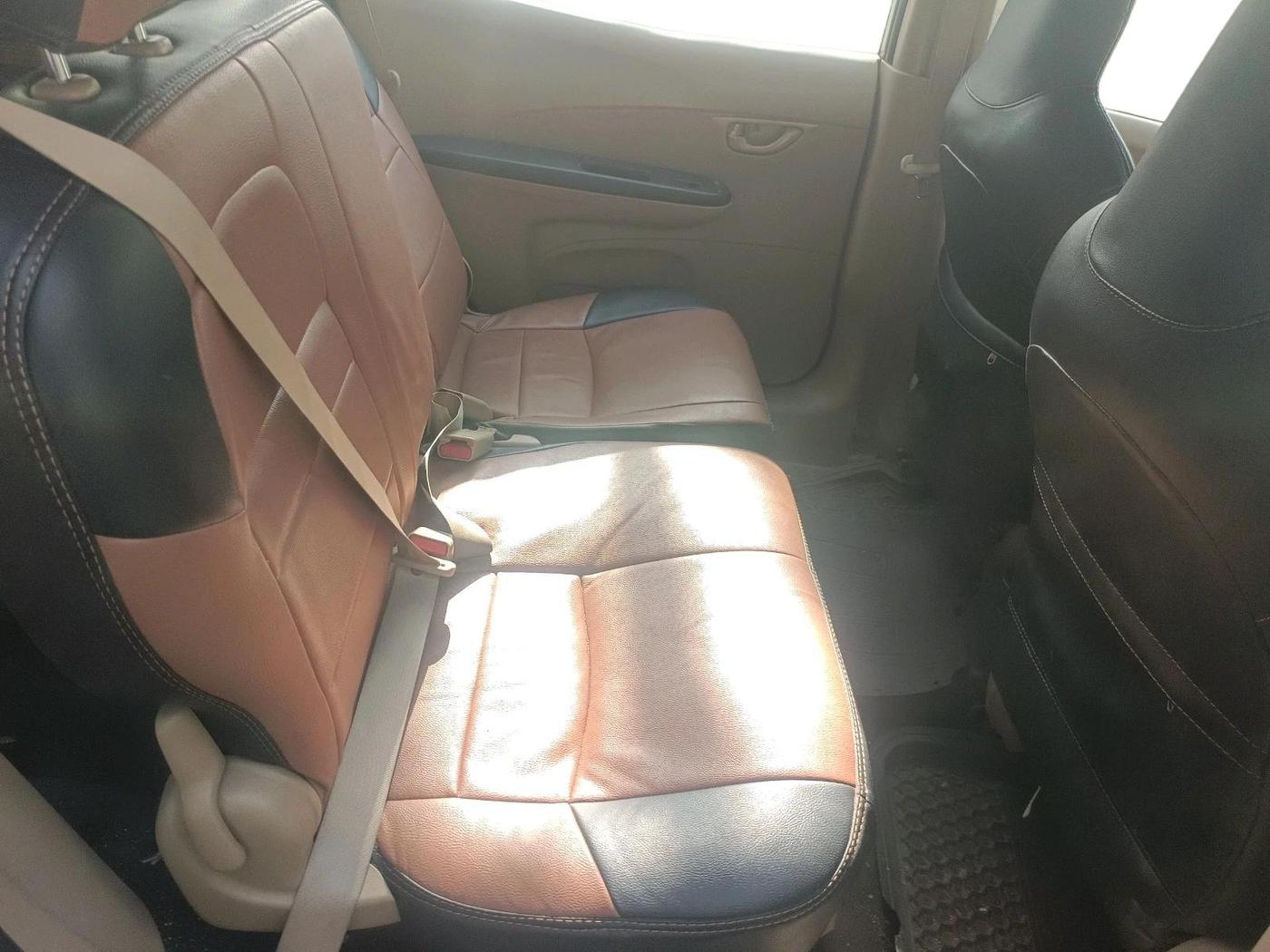 2014 Honda Mobilio 1.5L I-DTEC S, Diesel, Manual, 1,71,399 km, interior