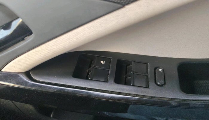 2025 Tata NEXON  Pure Plus 1.2 Petrol AMT, Petrol, Automatic, 19,928 km, interior