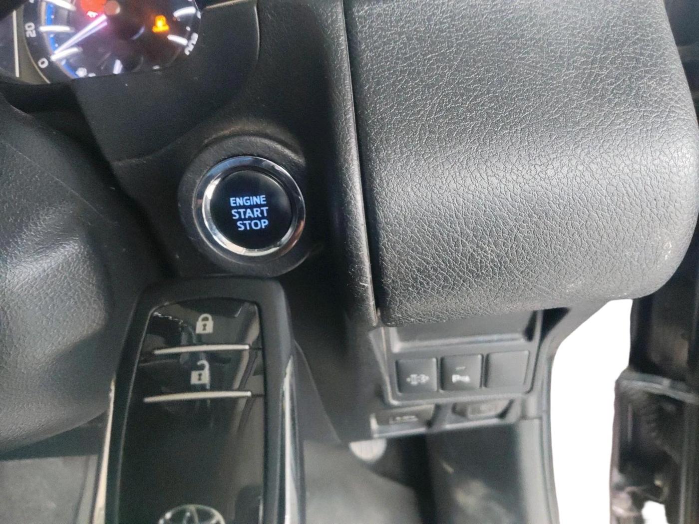 2021 Toyota Innova Crysta 2.4 VX 8 STR, Diesel, Manual, 1,12,224 km, interior